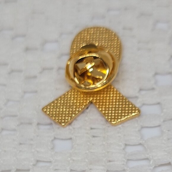 🔴Breast Cancer Awareness Support Ribbon Pin GoldTone Edging LightPink Enamel OS - Picture 4 of 7